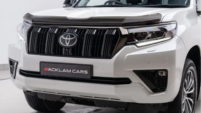 Toyota Land Cruiser (22 Reg) 2.8 D-4D Invincible (7 Seat) Image 8