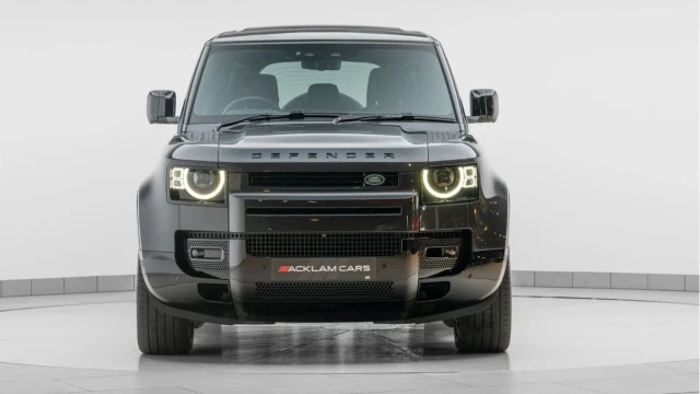 Land Rover Defender (24 Reg) 110 3.0 D300 X-Dynamic HSE (Black Pack) Image 7