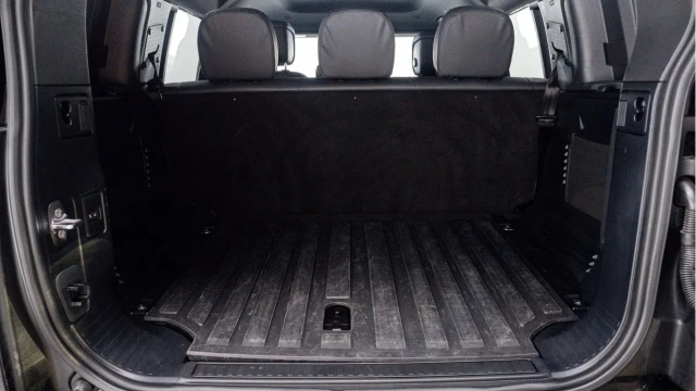 Land Rover Defender (24 Reg) 110 3.0 D300 X-Dynamic HSE Hard Top (6 Seat) (+VAT) Image 4