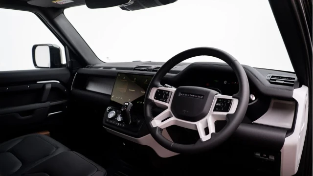 Land Rover Defender (75 Reg) 90 3.0 D250 S Hard Top Commercial (3 Seat) (+VAT) Image 2