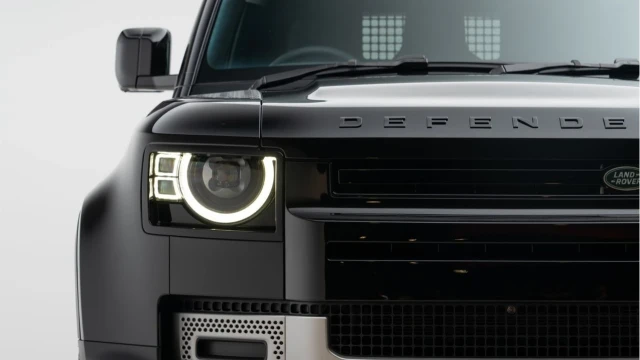 Land Rover Defender (74 Reg) 90 3.0 D250 SE Hard Top Commercial (3 Seat) (+VAT) Image 8