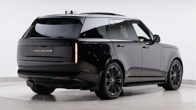 Land Rover Range Rover (74 Reg) 3.0 D300 HSE (Shadow Pack) Image 5