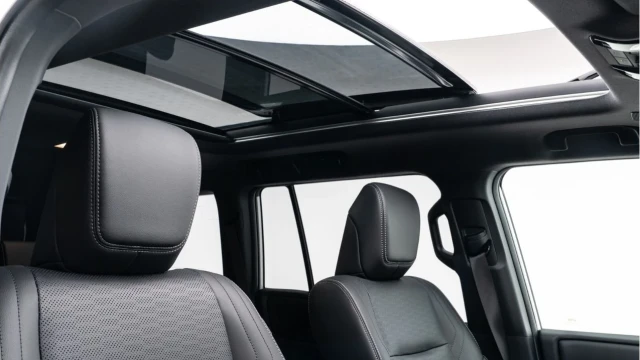 Toyota Land Cruiser (74 Reg) 2.8 Invincible (VAT Q) Image 3