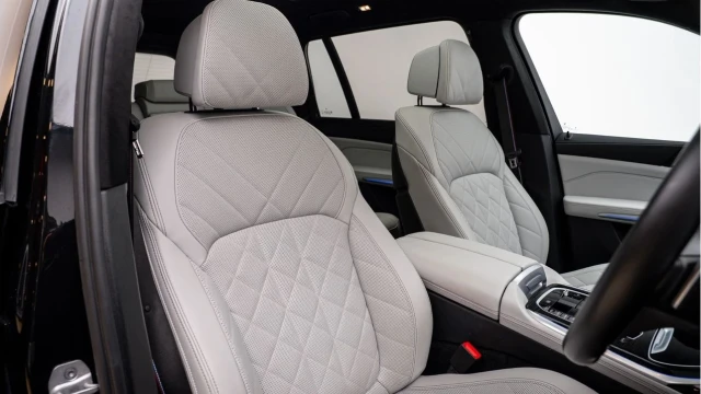 BMW X7 (23 Reg) 3.0 40D M Sport xDrive Image 3