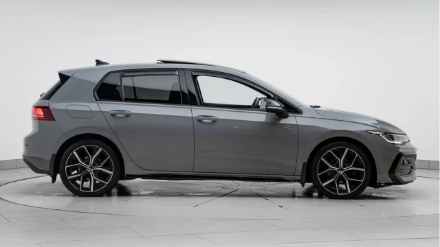 Volkswagen Golf (25 Reg) 1.5eTSI R-Line DSG (VAT Q) Image 5