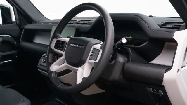Land Rover Defender (25 Reg) 90 3.0 D250 S Hard Top Commercial (3 Seat) (+VAT) Image 2