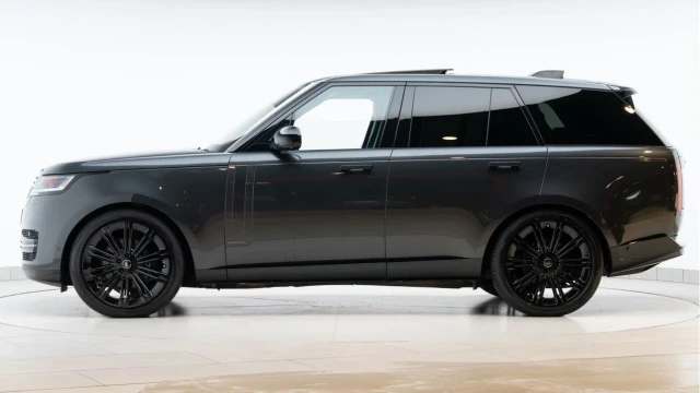 Land Rover Range Rover (72 Reg) 3.0 D350 Autobiography Image 4
