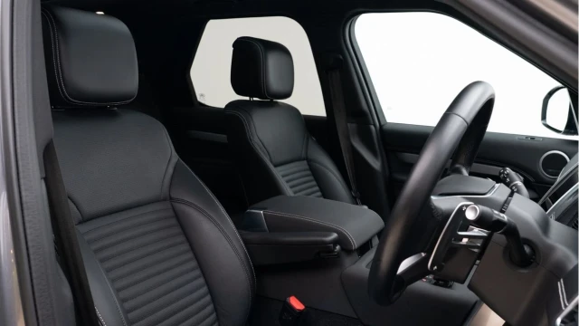 Land Rover Discovery (23 Reg) 3.0 D250 R-Dynamic SE Image 3
