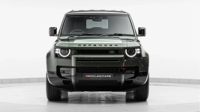 Land Rover Defender (75 Reg) 90 3.0 D250 X-Dynamic SE Hard Top Commercial (+VAT) Image 5