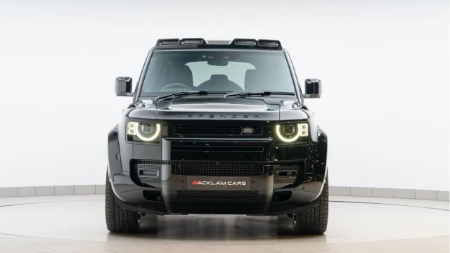 Land Rover Defender (74 Reg) 110 3.0 D350 X-Dynamic SE (2025 Model) (Bespoke) Image 7
