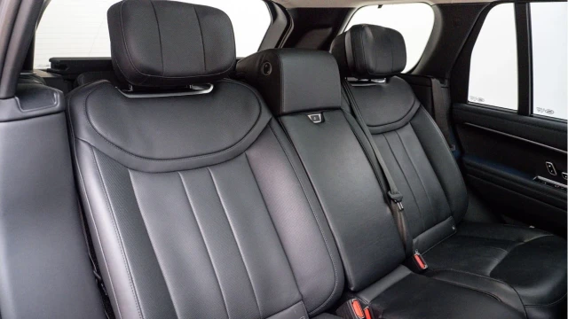 Land Rover Range Rover (22 Reg) 3.0 D350 First Edition (Shadow Pack) Image 7