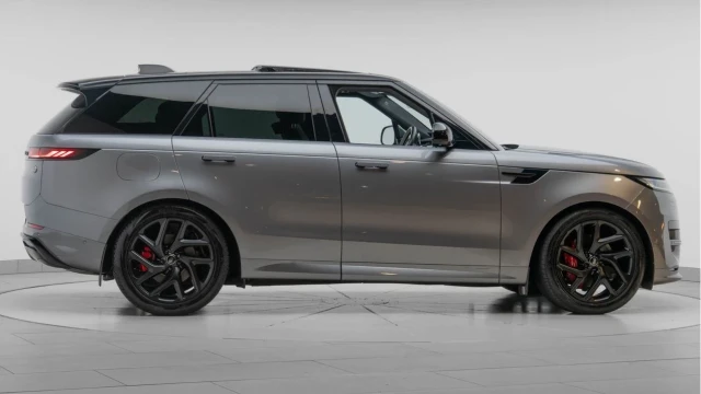 Land Rover Range Rover Sport (23 Reg) 3.0 D300 Dynamic SE (Black Pack) Image 6