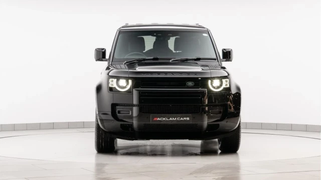 Land Rover Defender (74 Reg) 90 3.0 D250 X-Dynamic SE (6 Seat) (VAT Q) Image 7