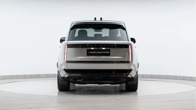 Land Rover Range Rover (74 Reg) 3.0 D300 SE (Shadow Pack) Image 5