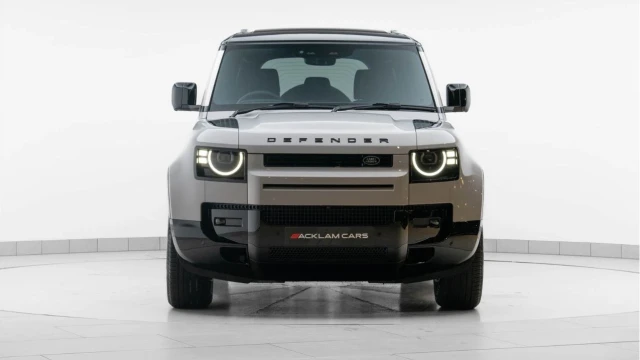 Land Rover Defender (75 Reg) 110 3.0 D250 X-Dynamic SE (Black Pack) Image 7