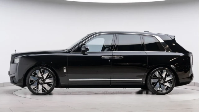 Rolls-Royce Cullinan (25 Reg) 6.7 V12 Cullinan II (VAT Q) Image 4