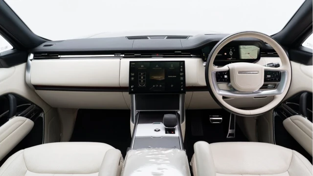 Land Rover Range Rover (73 Reg) 3.0 D350 HSE (Shadow Pack) Image 2