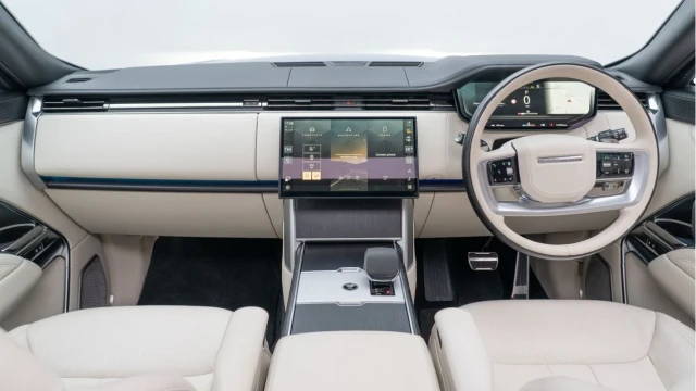 Land Rover Range Rover (73 Reg) 3.0 D350 Autobiography Image 2