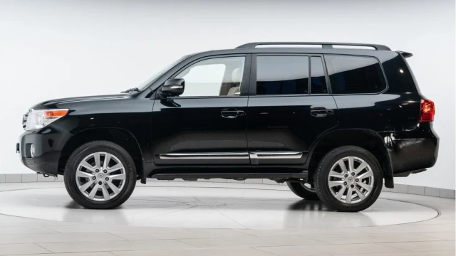 Toyota Land Cruiser V8 (64 Reg) V8 4.5 D-4D (7 Seat) Image 4