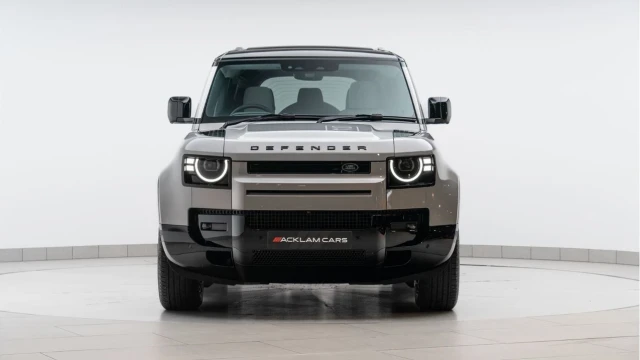 Land Rover Defender (75 Reg) 110 3.0 D250 X-Dynamic SE (7 Seat) Image 4