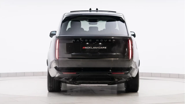 Land Rover Range Rover (73 Reg) 3.0 P460e SE Hybrid Image 4