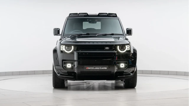 Land Rover Defender (25 Reg) 90 3.0 D250 X-Dynamic SE Hard Top Commercial (+VAT) (Bespoke) Image 8
