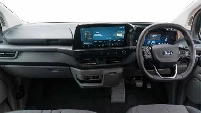 Ford Transit Custom (25 Reg) 320 2.0 Ecoblue Limited (6 Seat) (+VAT) Image 2