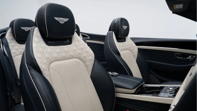 Bentley Continental (20 Reg) 4.0 V8 Convertible (Mulliner) Image 4