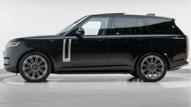 Land Rover Range Rover (23 Reg) 3.0 D350 Autobiography Image 4