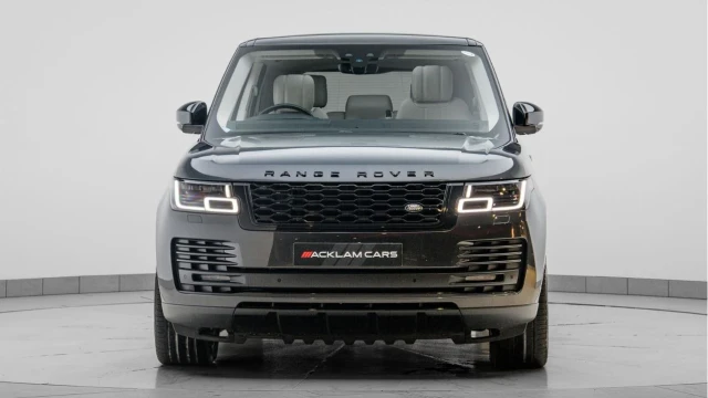 Land Rover Range Rover (70 Reg) 3.0 SDV6 Vogue SE (Black Pack) Image 4