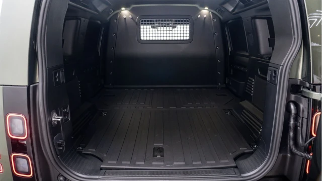Land Rover Defender (75 Reg) 110 3.0 D350 X Hard Top Commercial Hard Top Commercial (+VAT) Image 4