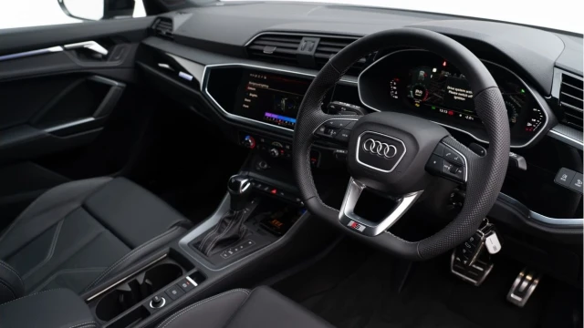 Audi Q3 (74 Reg) 2.0 40TFSI S Line Black Edition Quattro Sportback Image 8