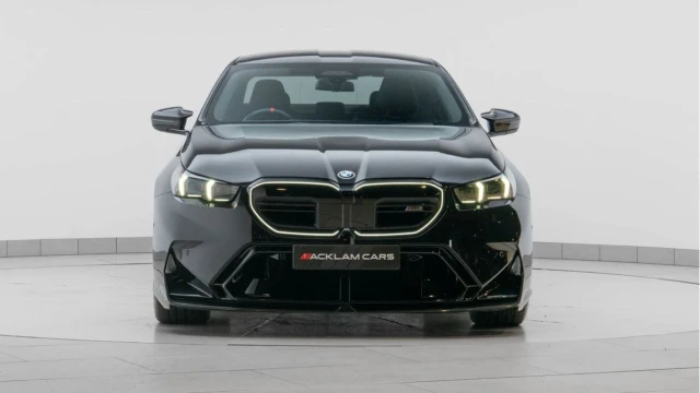 BMW M5 (74 Reg) 4.4 V8 Hybrid (M Carbon) Image 4