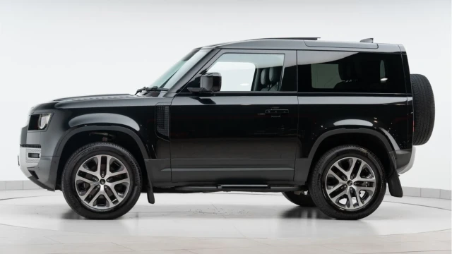 Land Rover Defender (23 Reg) 90 3.0 D250 HSE Image 4