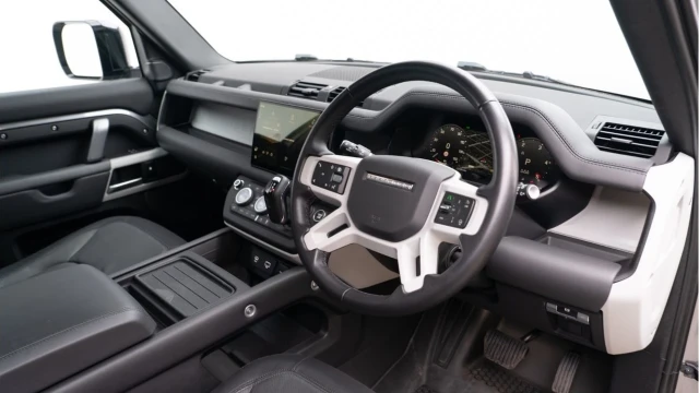 Land Rover Defender (73 Reg) 110 3.0 D300 X-Dynamic HSE Image 2