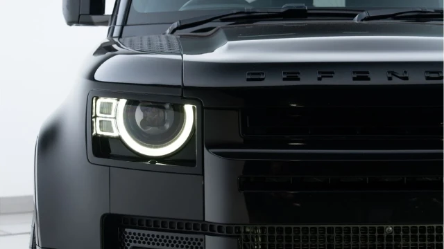 Land Rover Defender (23 Reg) 110 3.0 D300 X-Dynamic HSE (Black Pack) Image 7