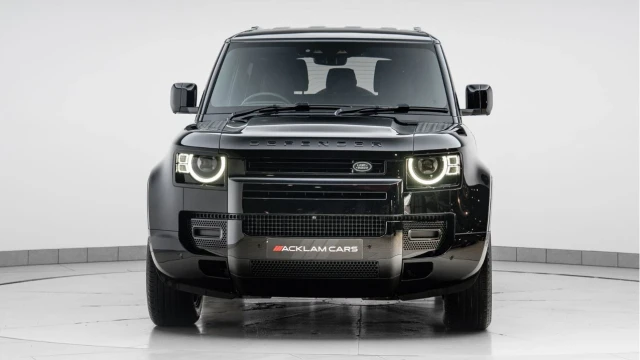 Land Rover Defender (74 Reg) 90 3.0 D250 X-Dynamic SE (VAT Q) Image 4
