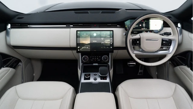 Land Rover Range Rover (23 Reg) 3.0 D350 Autobiography Image 2
