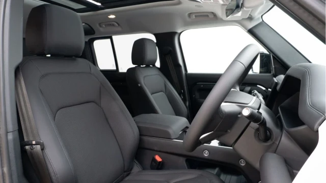 Land Rover Defender (25 Reg) 110 3.0 D250 S (7 Seat) Image 3