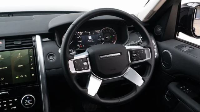 Land Rover Discovery (23 Reg) 3.0 D300 SE Commercial (5 Seat) (URBAN) (+VAT) Image 8