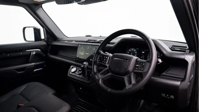 Land Rover Defender (25 Reg) 90 3.0 D250 X-Dynamic HSE Hard Top Commercial (3 Seat) (+VAT) Image 2