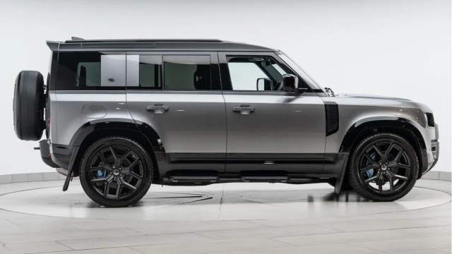 Land Rover Defender (23 Reg) 110 3.0 D300 S (7 Seat) (Bespoke) Image 7