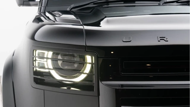Land Rover Defender (73 Reg) 110 3.0 D300 X-Dynamic SE (Bespoke) Image 8