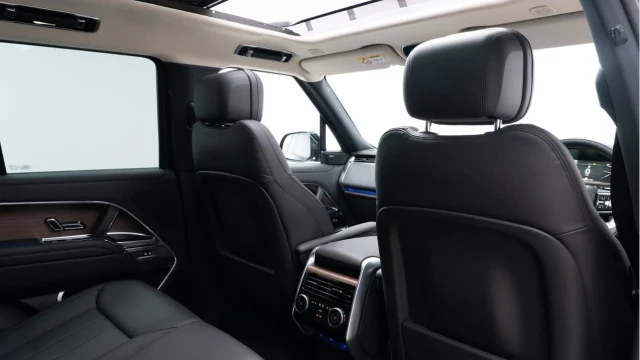 Land Rover Range Rover (74 Reg) 3.0 D300 SE Image 8