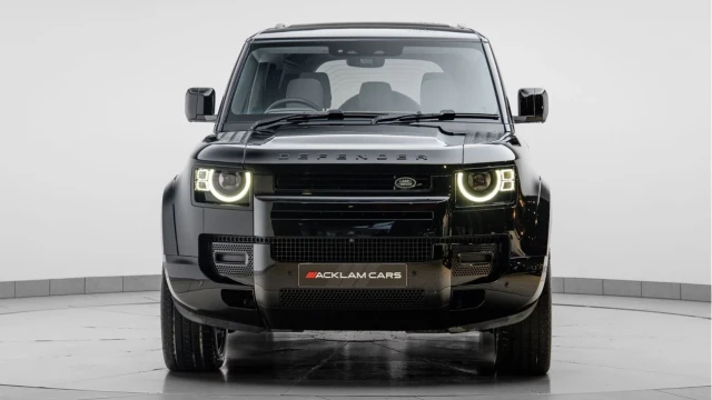 Land Rover Defender (74 Reg) 110 3.0 D250 X-Dynamic SE (Black Pack) Image 4