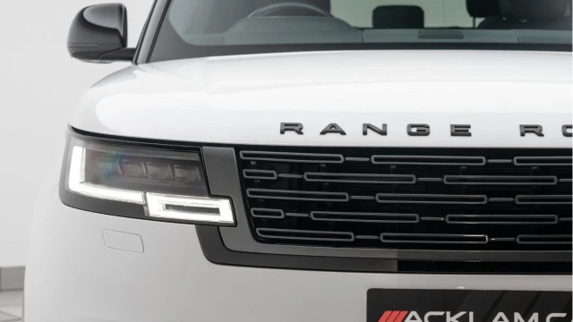 Land Rover Range Rover (72 Reg) 3.0 D350 SE (Shadow Pack) Image 8