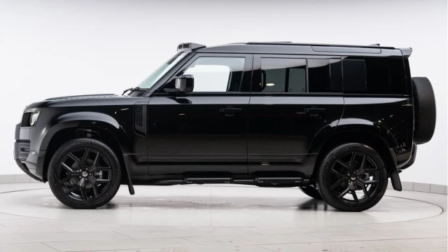 Land Rover Defender (74 Reg) 110 3.0 D250 S (2025 Model) (Bespoke) (VAT Q) Image 4