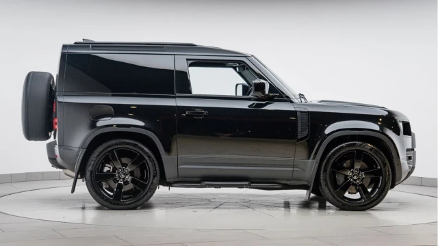 Land Rover Defender (23 Reg) 90 3.0 D250 SE Hard Top Commercial (+VAT) Image 6