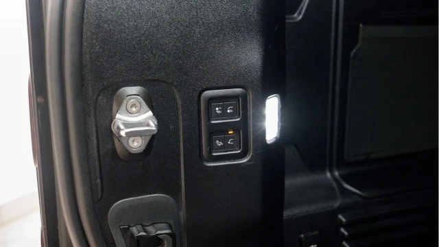 Land Rover Defender (25 Reg) 110 3.0 D350 X-Dynamic HSE Hard Top Commercial (6 Seat) (+VAT) Image 8
