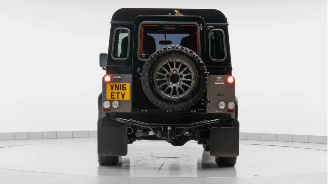 Land Rover Defender 90 (16 Reg) 90 2.2TD Autobiography (Bowler) Image 5